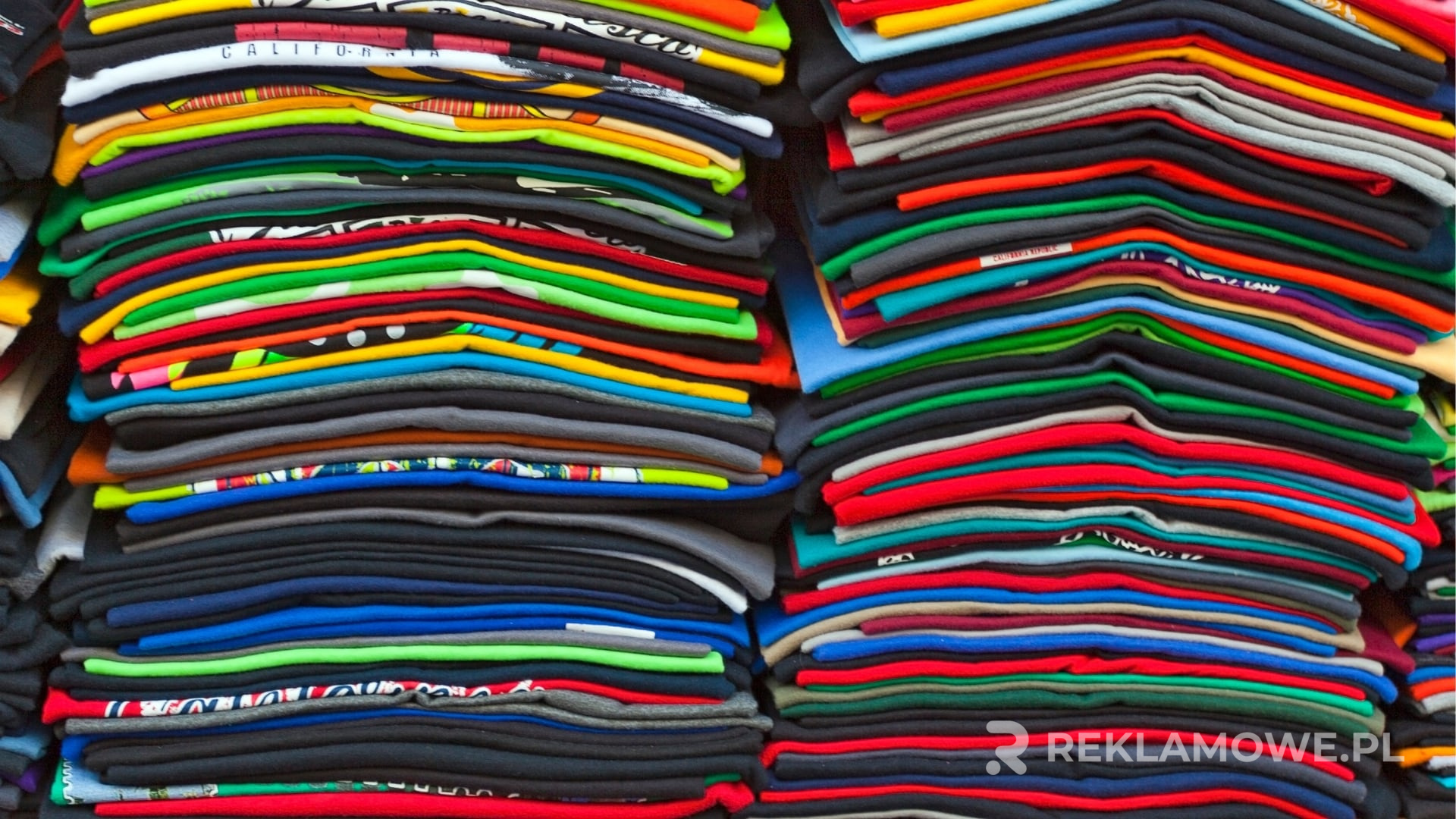 Koszulka reklamowa na manekinie idealna dla firmy