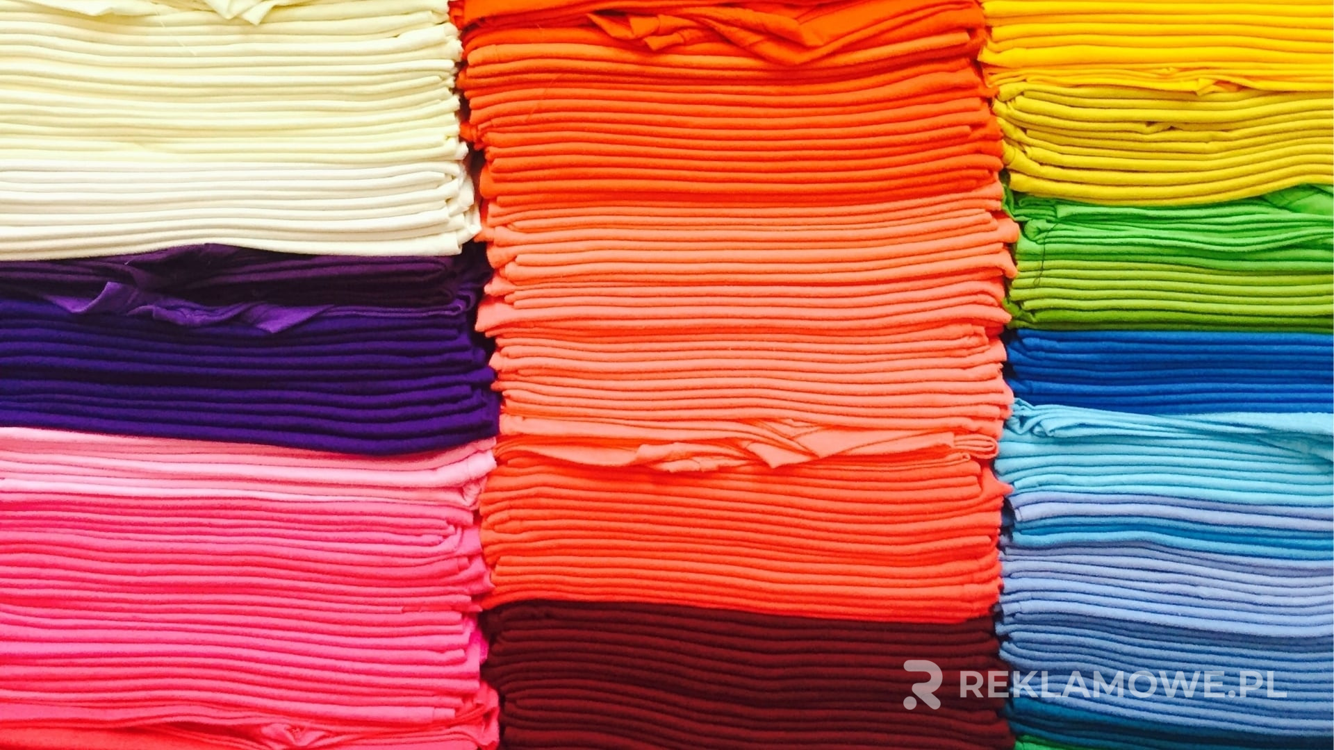 Koszulka reklamowa jako sposób promocji