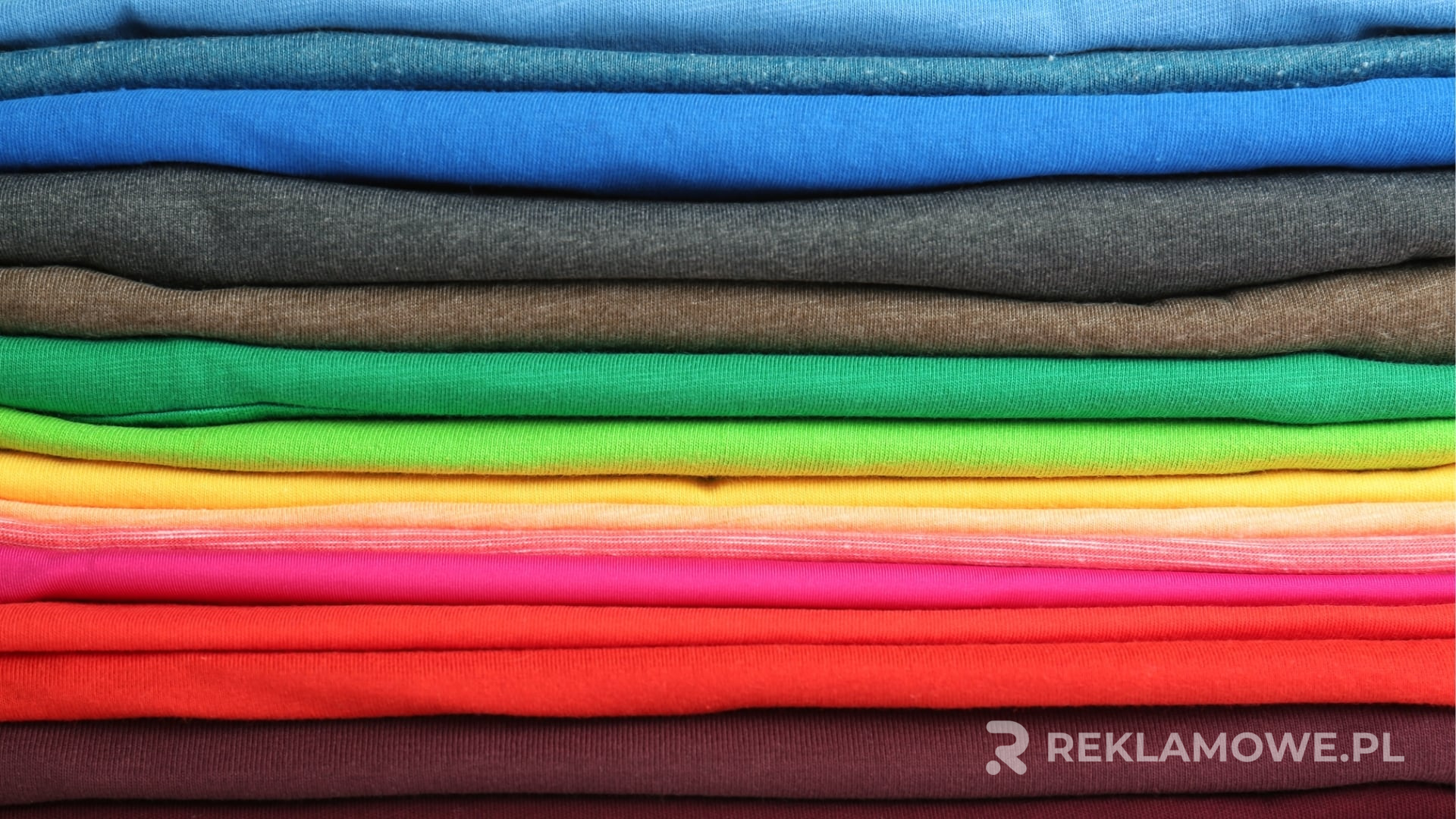 Różne metody nadruku na koszulkach reklamowych