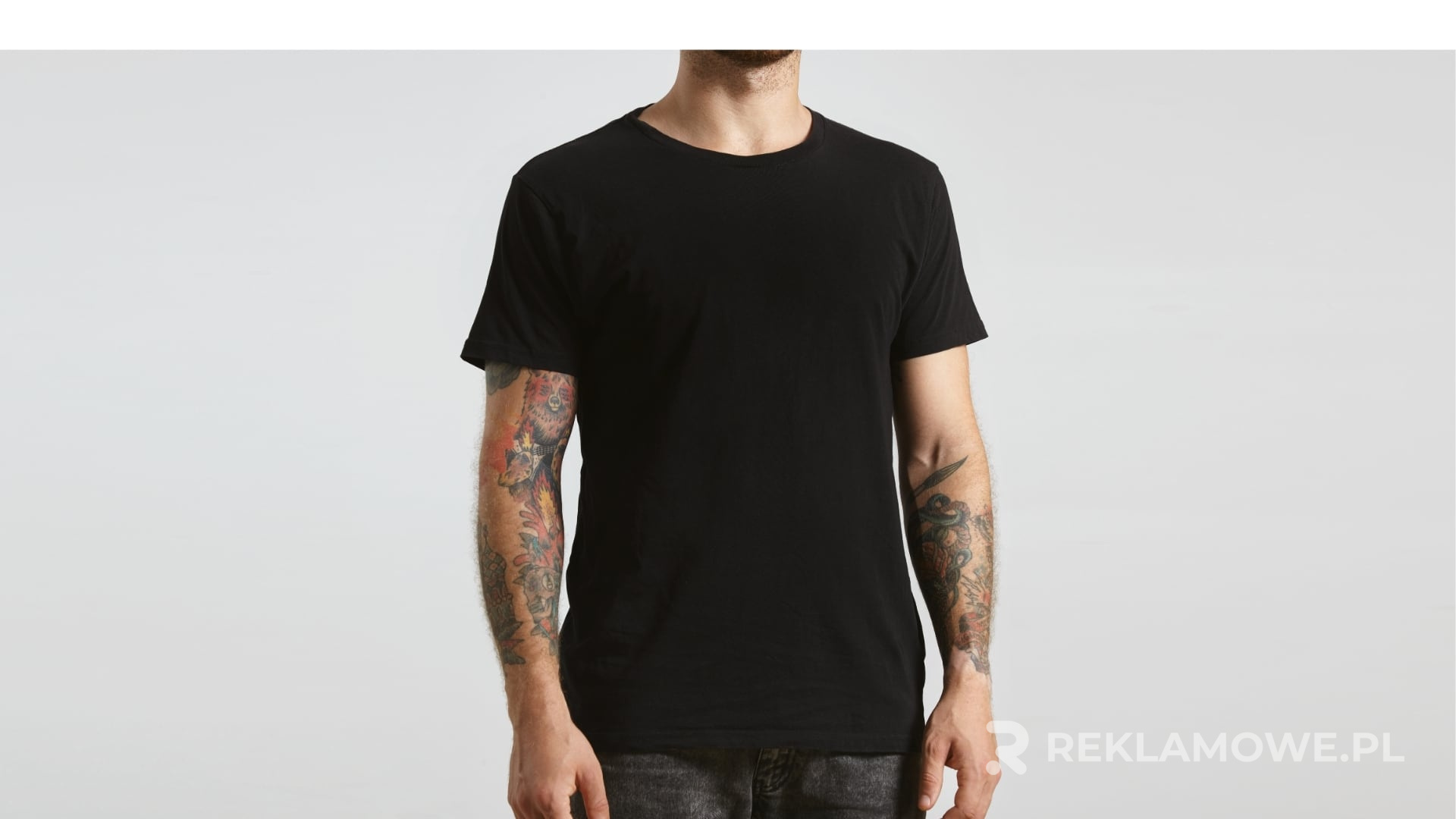 Różnobarwne koszulki reklamowe